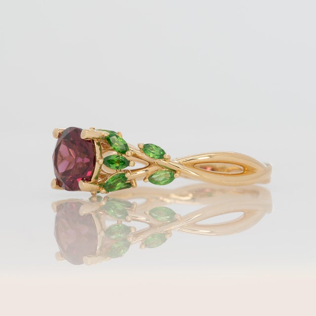 2020s 1.1Ct Purple Sapphire Ring With Natural Tsavorite Accents: Solid 14k Gold, 7mm, Size 6.75 For Sale - Image 5 of 9