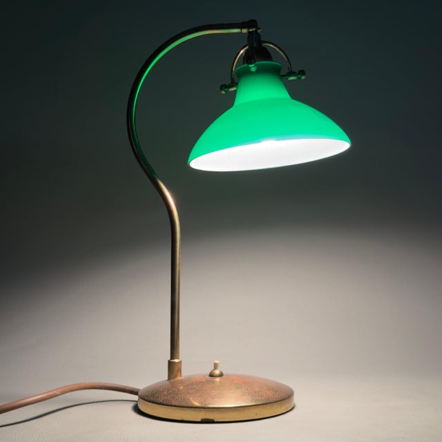This splendid table lamp represents an icon of Italian design from the 1960s and 1970s, produced by the historic Valenti...