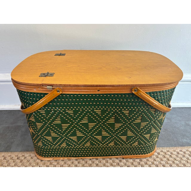 Mid 20th Century Hawkeye Green and Tan Woven Picnic Hamper by Burlington Basket Co. For Sale - Image 10 of 13