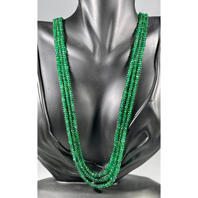 2010s 200Ct Fine Emerald Beads 3 Line Necklace with 14 Kt Yellow Gold Clasp Adjustable For Sale - Image 5 of 18