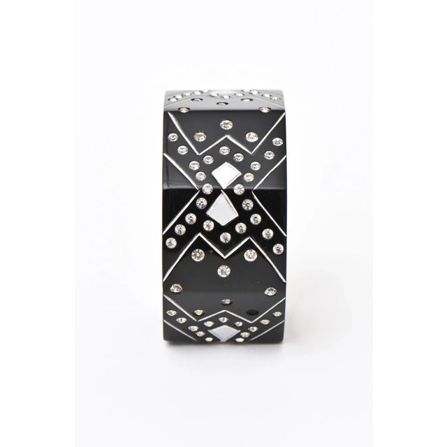 1980s French Art Deco Style Black Resin and Rhinestone Angled Cuff Bangle Bracelet, 1980's For Sale - Image 5 of 10