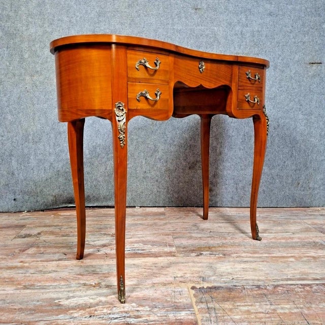 A charming louis xv style dressing table in a kidney-shaped design, elegant and highly decorative / 20th century. its...