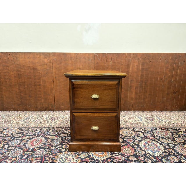 English Chest of Drawers in Mahogany, in Very Good conditions. Designed 1920 to 1949