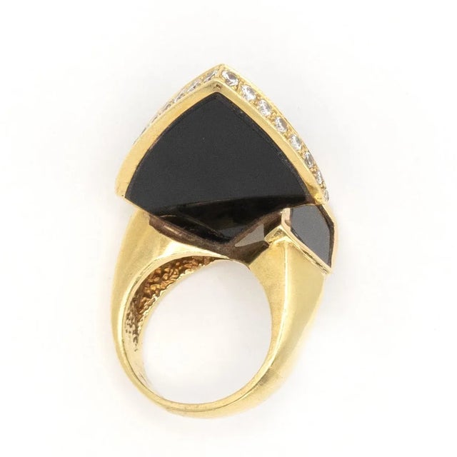 1970s La Triomphe 18k Yellow Gold Diamond Onyx Sculptural Ring C. 1970s, Size 6 For Sale - Image 5 of 10