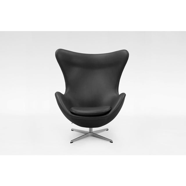 Vintage Egg Chair designed by Arne Jacobsen for Fritz Hansen, Denmark, in the 1950s. Upholstered in original black leather...