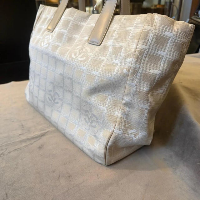 A 2003 Chanel New Travel Line Beige Nylon and Brown Leather Tote Bag For Sale - Image 6 of 15