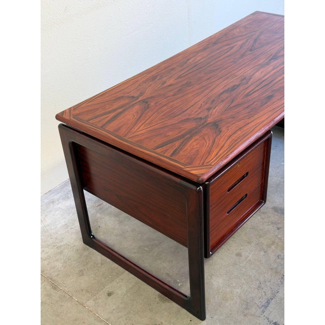 Mid-Century Modern Vintage Dyrlund Danish Rosewood Executive Desk – Mid Century Modern Office Desk With Drawers For Sale - Image 3 of 10