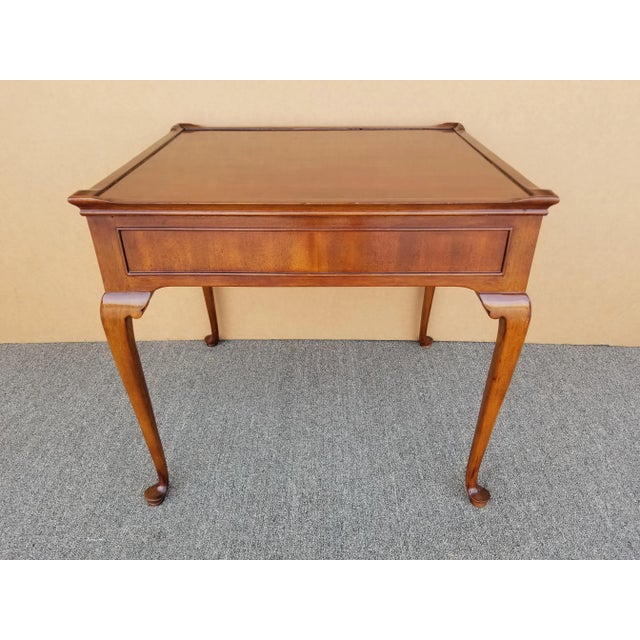 Classic Wellington Hall Queen Anne Mahogany End Side Occasional Table