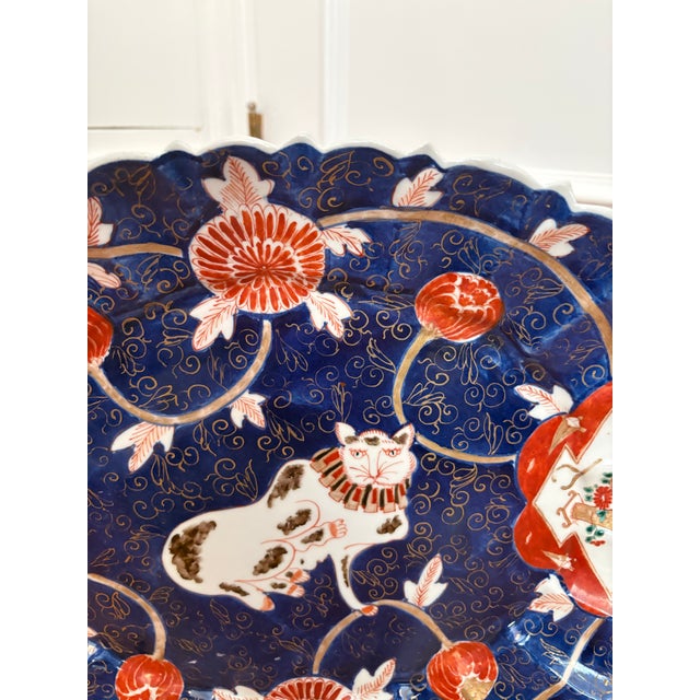 Imari Porcelain Late 19th Century Meiji Period Large Imari Platter With Cat For Sale - Image 4 of 10