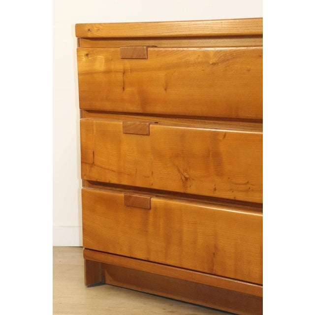 Vintage chest of drawers designed in the 1970s/80s, crafted from solid elm. An elegant design with incredible...