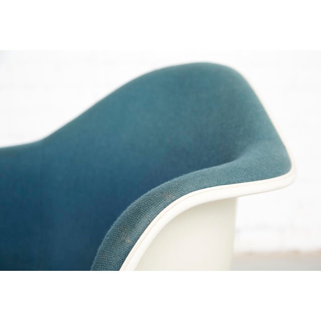 DAX Lafonda Fiberglass Chair by Charles & Ray Eames for Vitra, 1990s, Set of 2 For Sale - Image 9 of 18