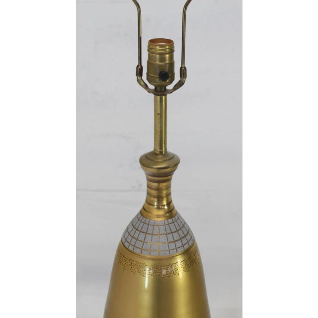 Mid-Century Modern Mid-Century Modern Gold Tone Glass Vase Shape Table Lamp For Sale - Image 3 of 8