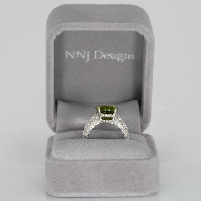 7.2Ct Peridot Ring With Earth Mined Diamond Halo: Solid 14k Gold, Size 6.75 For Sale - Image 4 of 10