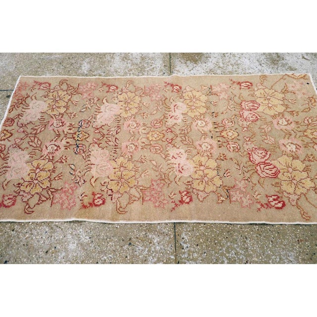 Galerie Shabab Collection Mid-20th Century Turkish Anatolian Throw Rug For Sale - Image 4 of 6