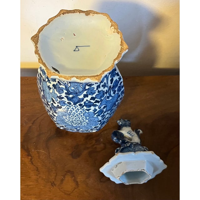 Antique 18th Century Blue & White Delft Vase With Figural Lion Lid in the Chinoiserie Style by the De Porceleyne Bijl Factory Circa 1775 For Sale - Image 13 of 15