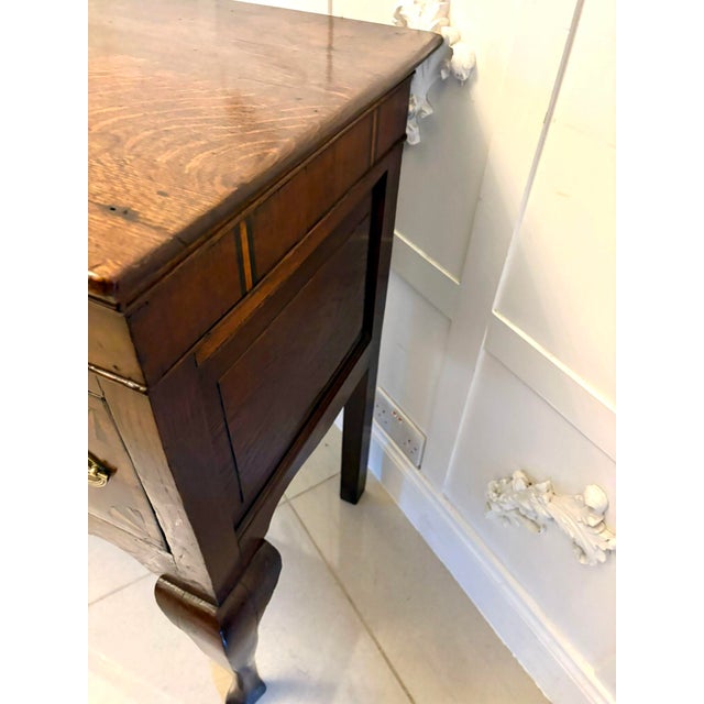 Antique George III Dresser in Oak and Mahogany, 1780 For Sale - Image 6 of 17