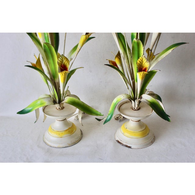 Vintage Italian Tole Flowers Urn Table Lamps- a Pair For Sale In Miami - Image 6 of 12