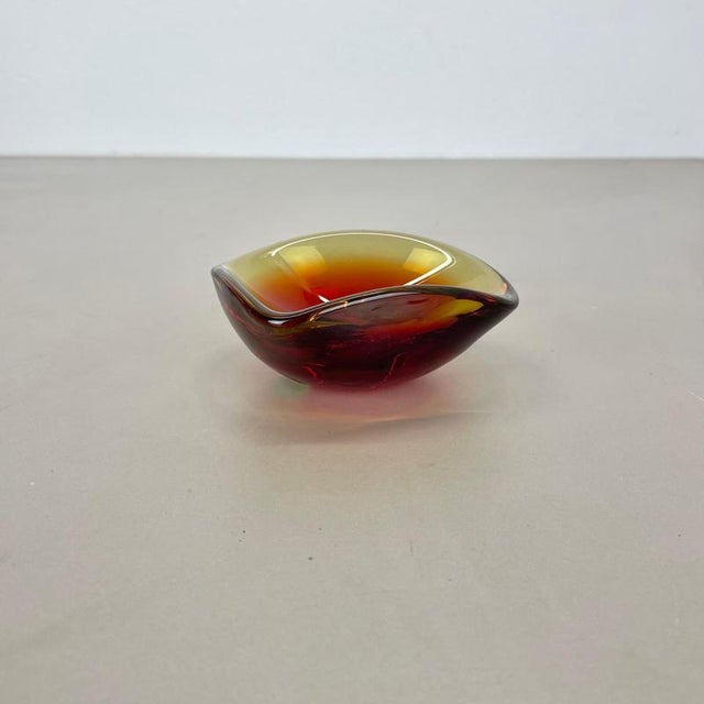 Article: Murano glass bowl, ashtray element Producer: SEGUSO VETRI (item marked with producer sticker) Origin: Murano,...