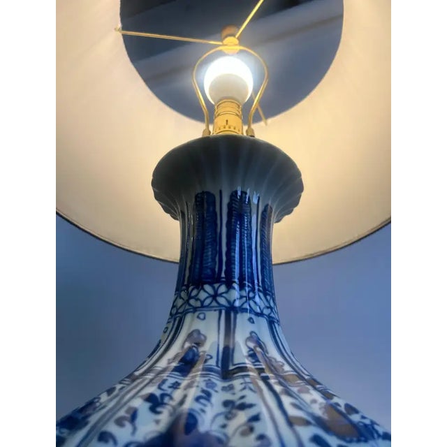 Oriental Chinese Ming Dynasty Style Blue & White Table Lamp W Org Shades, a Pair For Sale - Image 11 of 15