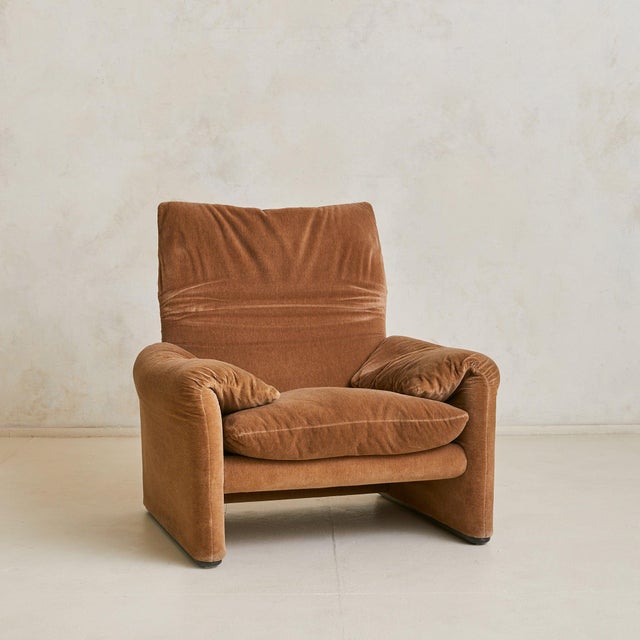 Mid-Century Modern Italian Maralunga Brown Velvet Armchair by Vico Magistretti for Cassina, 1970s For Sale - Image 3 of 10