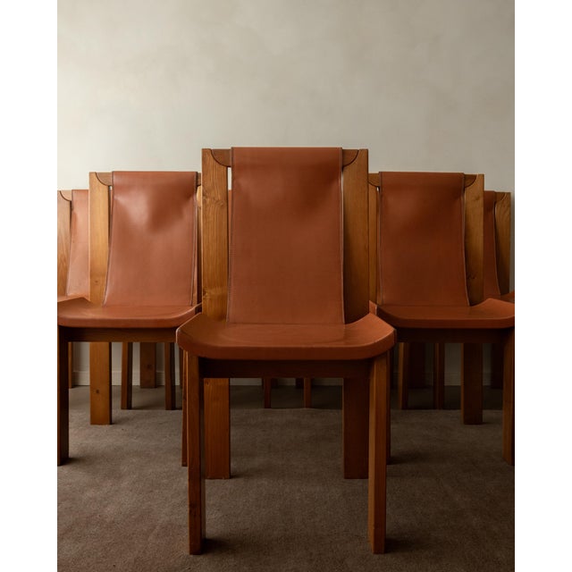 1970s Brutalist Elm and Leather Dining Chairs attributed to Giovanni Luigi Gorgoni for Roche Bobois, 1970s, Set of 7 For Sale - Image 5 of 18