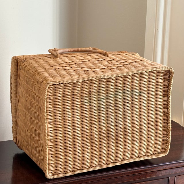 Tan Mid 20th Century Vintage Natural Woven Wicker Carrying Case Basket For Sale - Image 8 of 12