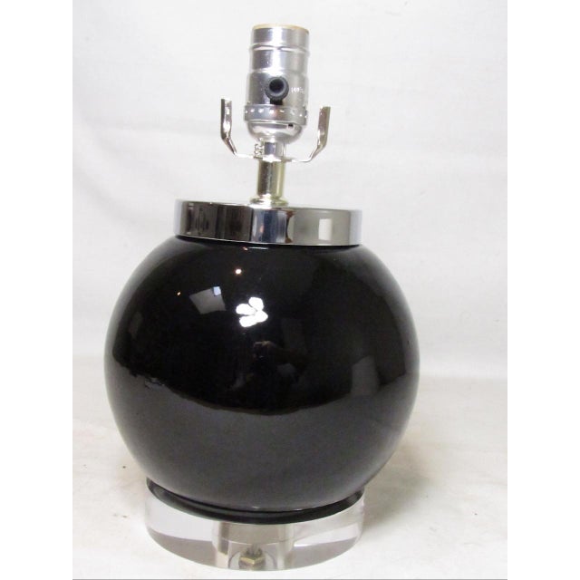 Mid-Century Modern Mid Century Porcelain Sphere Lamp For Sale - Image 3 of 10