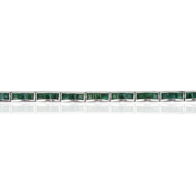 Metal Art Deco 5.74 Ct Natural Emerald Channel-Set Tennis Bracelet - New Year Gift For Sale - Image 7 of 13