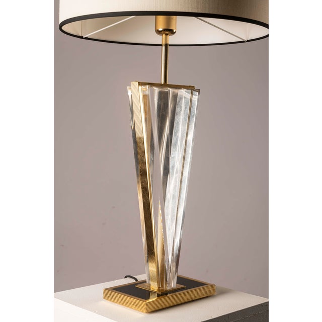 Metal Hollywood Regency Table Lamp in Brass and Acrylic, 1970s For Sale - Image 7 of 13