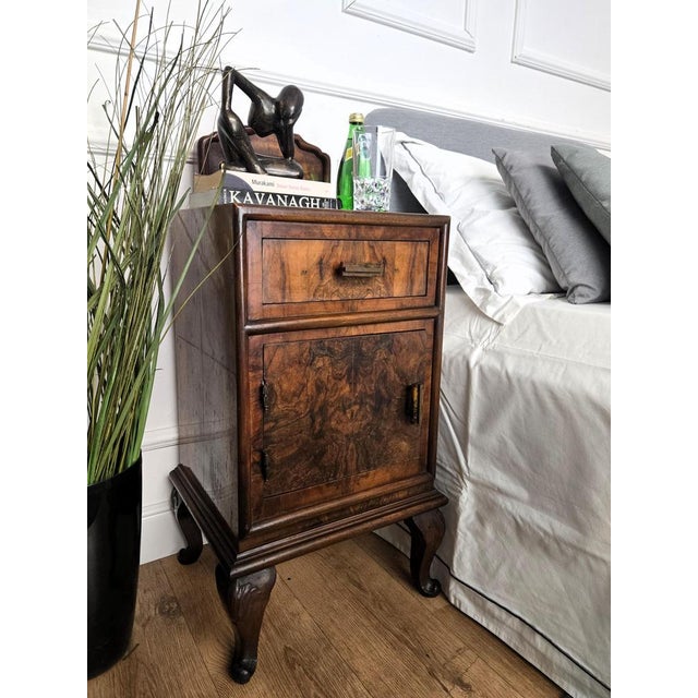 Elegant and refined pair of Italian 1940s Art Deco bedside tables with great design shape and detail of every part and...