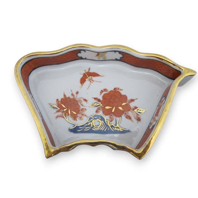 Red Japanese Lazy Susan Imari Porcelain Butterfly & Flower Rotating Serving Dish Set For Sale - Image 8 of 13