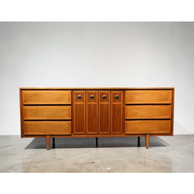 Nine Drawer Mid 20th Century Dresser by American of Martinsville For Sale In New York - Image 6 of 15