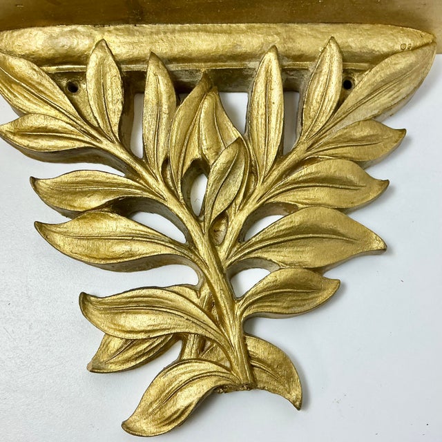 Gold 1970s Vintage Hollywood Regency Boho Chic Americana Syroco Wood Gilded Wall Bracket Shelf For Sale - Image 8 of 18