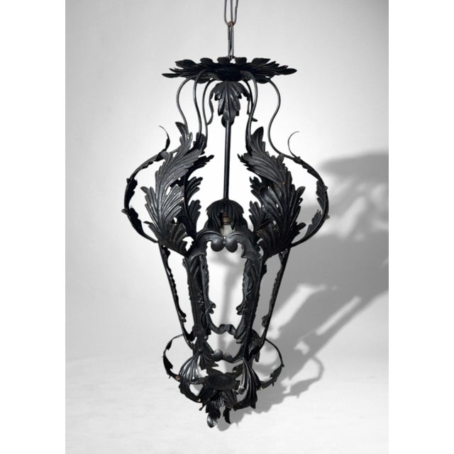 Metal Early 20th Century Italian Florentine Renaissance Revival Style Pair Italian Wrought Iron Lanterns For Sale - Image 7 of 18