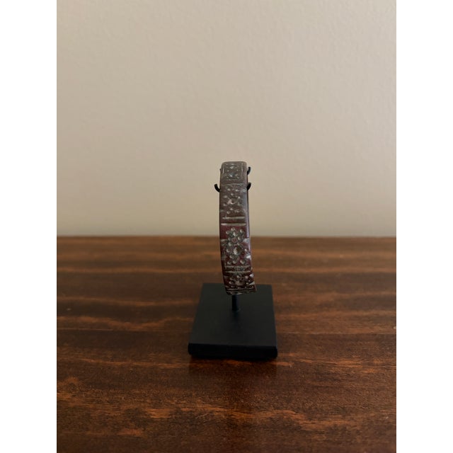 15th Century & Earlier Ancient Roman Bronze Bracelet on Custom Steel Museum Mount For Sale - Image 5 of 11