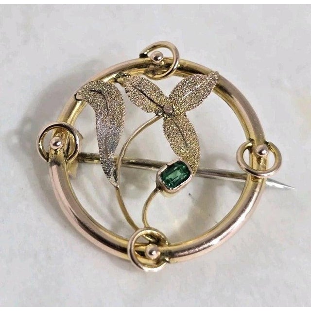 Early 20th Century Art Nouveau Edwardian 9ct Yellow Gold Emerald Brooch, 1900s For Sale - Image 5 of 14