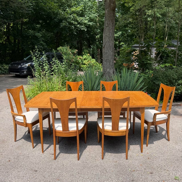 A classic vintage Broyhill dining set that includes the dining table, one leaf, four side chairs, and two armchairs from...