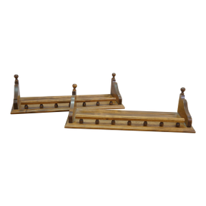 Late 20th Century Pair of Ethan Allen Early American Colonial Maple Hanging Plate Display Racks Shelves 24"