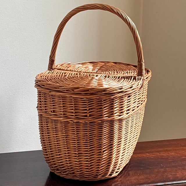Late 20th Century Mid Century Rustic European-Style Oval Picnic Basket For Sale - Image 5 of 14
