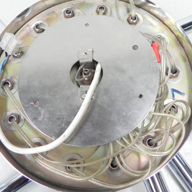 Height: 17 cm. Ø: 50 cm. Cylinders: length: 19 cm, Ø: 3 cm. Origin: Belgium, 1970s. Material: chromed brass. I have...