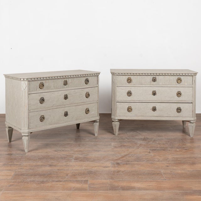 Gustavian (Swedish) Pair of 19th Century Swedish Gray Painted Chests of Drawers For Sale - Image 3 of 18