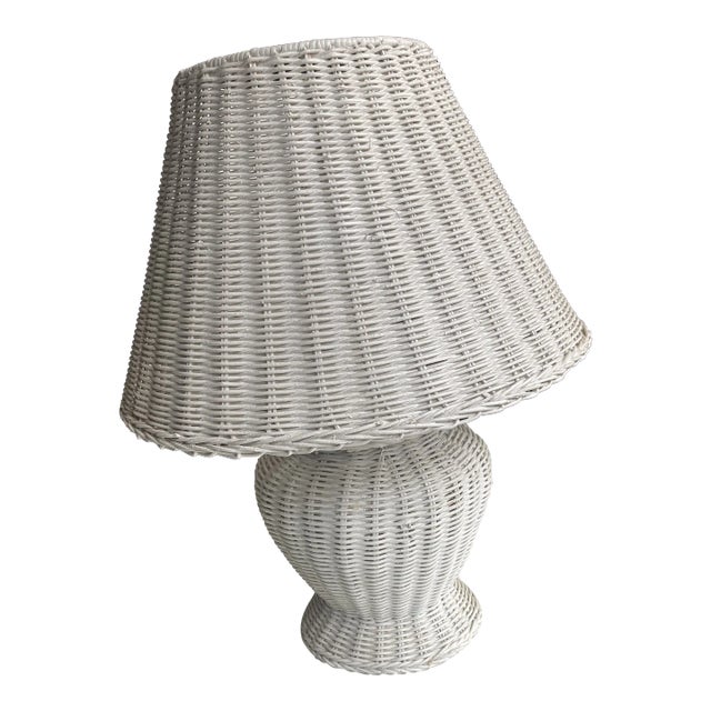 Vintage 1970s Made in Usa White Wicker Table Lamp For Sale