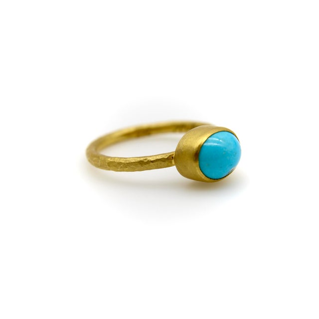 1990s 24k Gold Handmade Persian Turquoise Cabochon Ring, Size 7.5 For Sale - Image 4 of 10