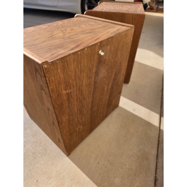 Arbek Vintage Oak Nightstands / End Tables – Dovetail Drawers – Matching Pair For Sale - Image 4 of 6