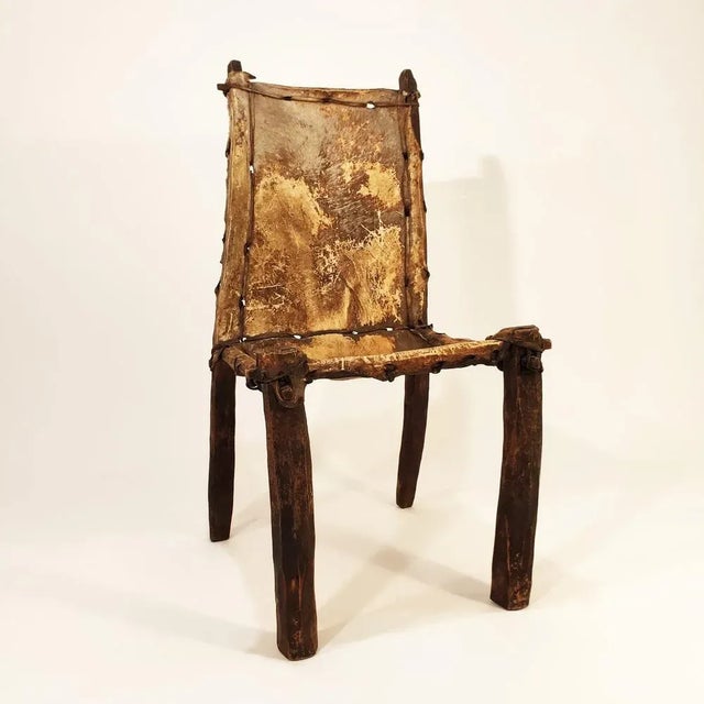 Tribal sculptural chair from Ethiopia of the early twentieth century. Formed by linked wooden pieces by archaic supports...