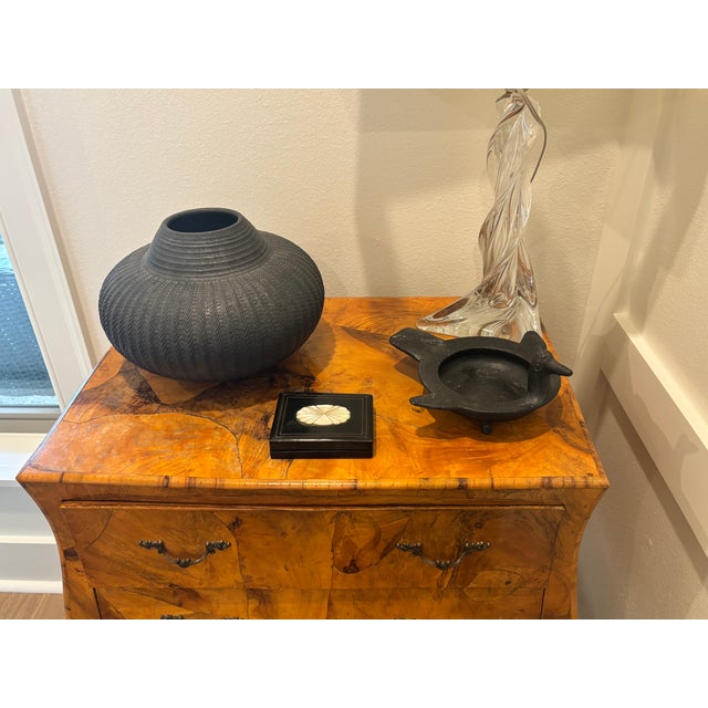 English Antique Mother of Pearl Inlaid Lacquered Presentation / Keep Sake Box For Sale - Image 3 of 14