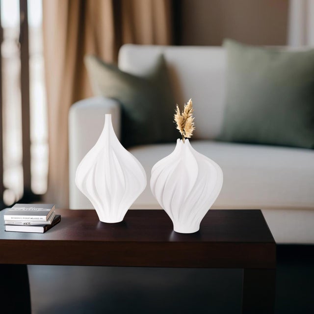 Langmuir Swirled Vase- Tall For Sale - Image 11 of 11