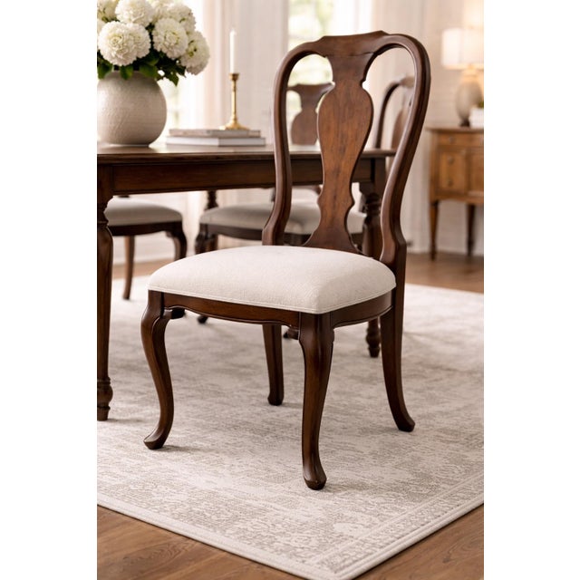 Late 20th Century Set of Six Queen Anne Style Dining Chairs in Old Chapel Satin Walnut With Designer Ivory Linen Upholstery For Sale - Image 5 of 9