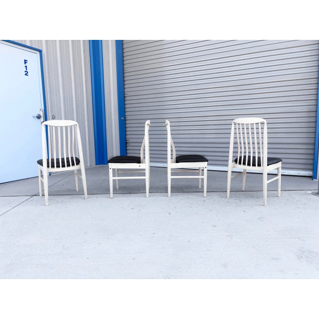 Wood 1990s Mid-Century White Slatted Dining Chairs With Black Vinyl Seats - Set of 6 For Sale - Image 7 of 14