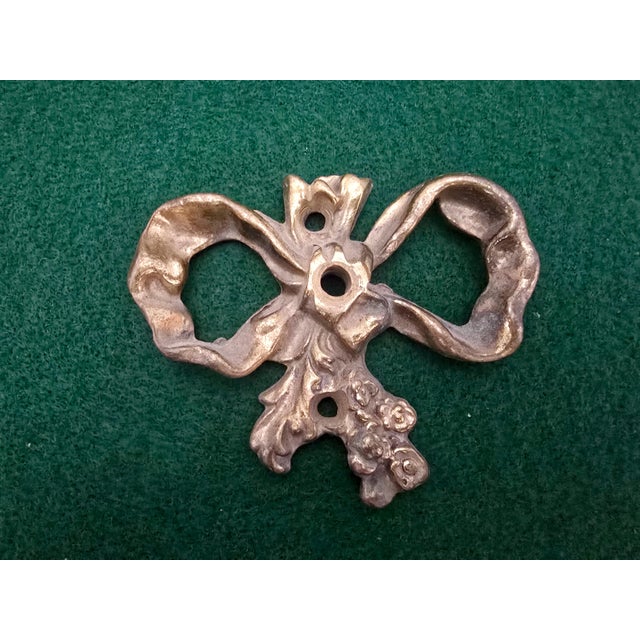 Array of Antique Victorian-Style Solid Brass Wall Ornaments and Cabinet Knobs For Sale In Los Angeles - Image 6 of 9